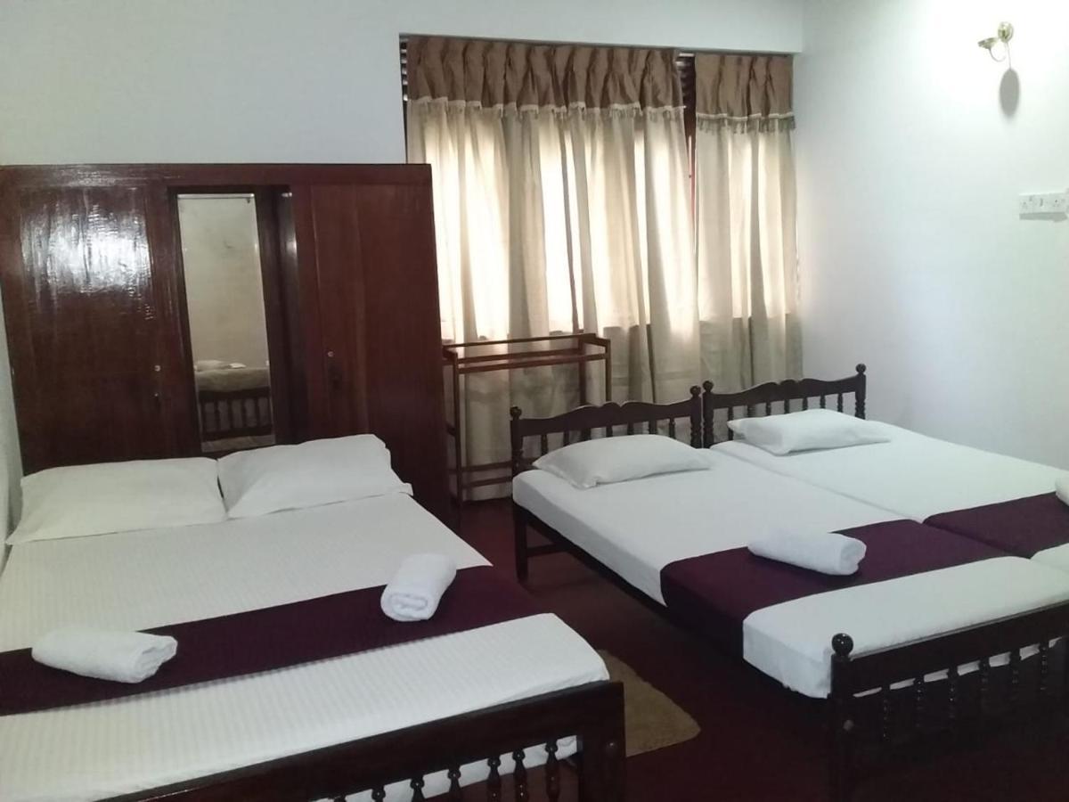 Lazy Bear Best Hostel In Kandy Exterior foto